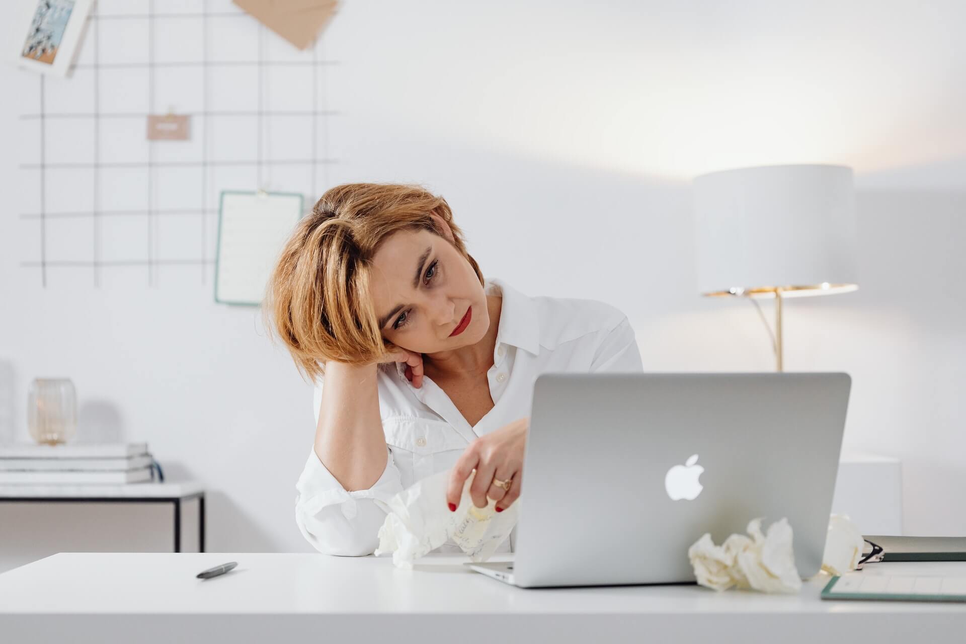 distracted woman with ADHD